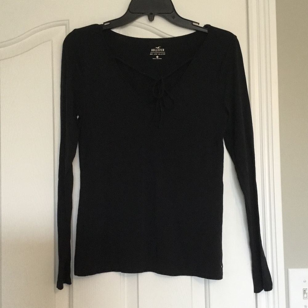 Hollister must have collection T-shirt